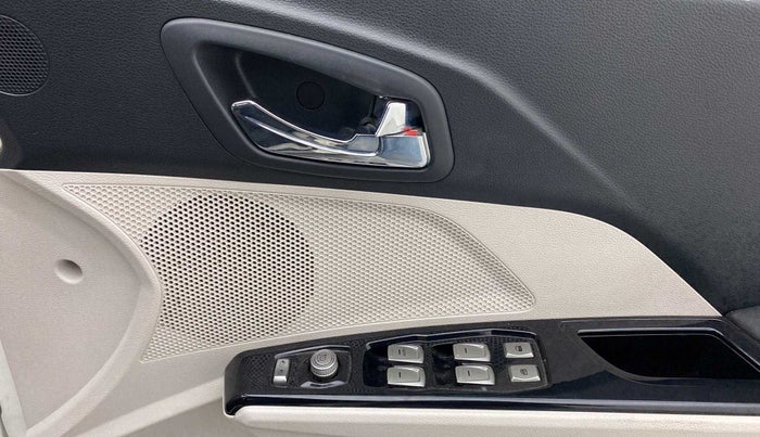 2021 Mahindra XUV300 W8 1.2 PETROL, Petrol, Manual, 12,315 km, Driver Side Door Panels Control