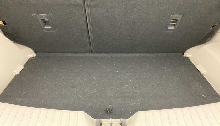 2021 Mahindra XUV300 W8 1.2 PETROL, Petrol, Manual, 12,315 km, Boot Inside