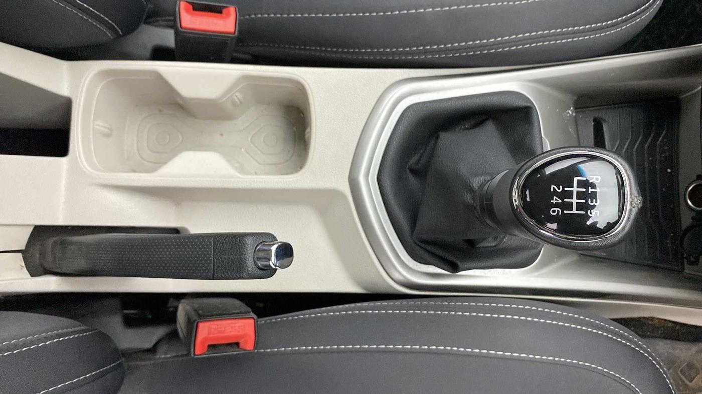 2021 Mahindra XUV300 W8 1.2 PETROL, Petrol, Manual, 12,315 km, Gear Lever