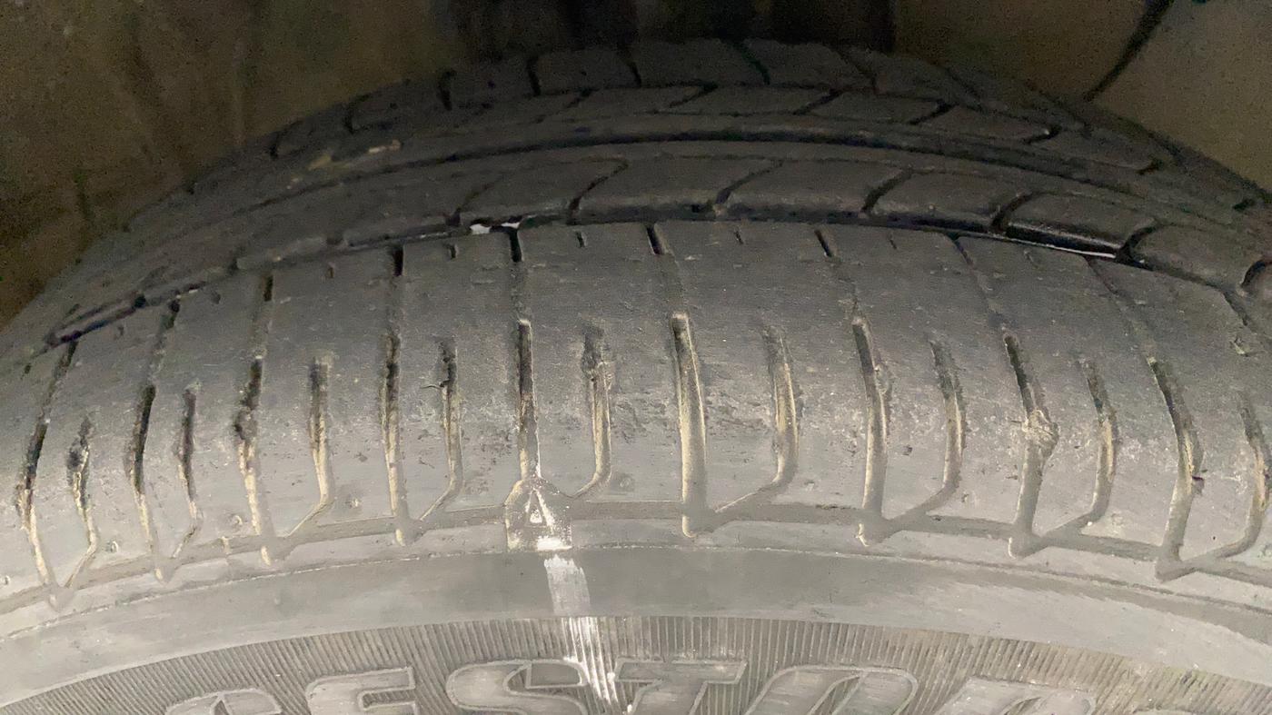 2019 Hyundai Elite i20 SPORTZ PLUS  1.2 CVT, Petrol, Automatic, 26,082 km, Right Front Tyre Tread