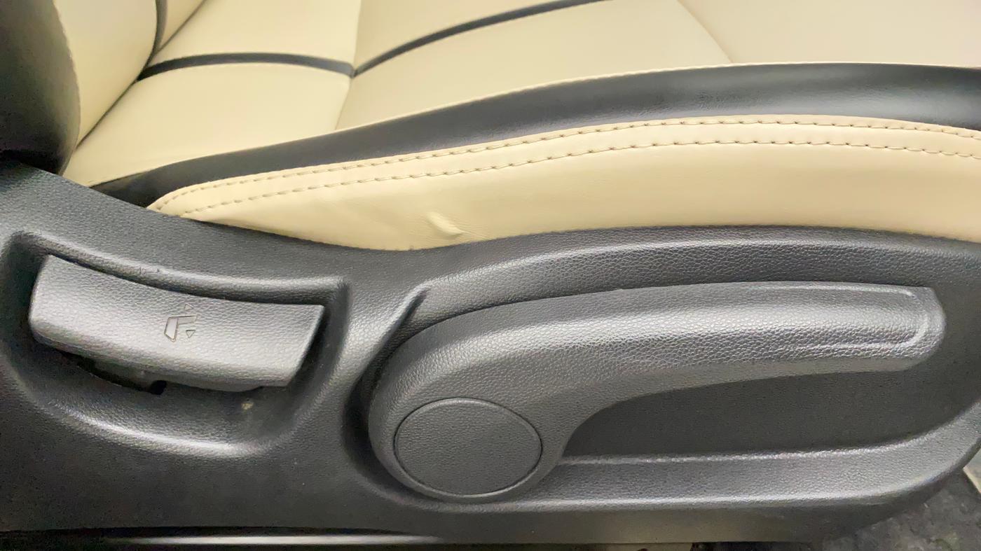 2019 Hyundai Elite i20 SPORTZ PLUS  1.2 CVT, Petrol, Automatic, 26,082 km, Driver Side Adjustment Panel