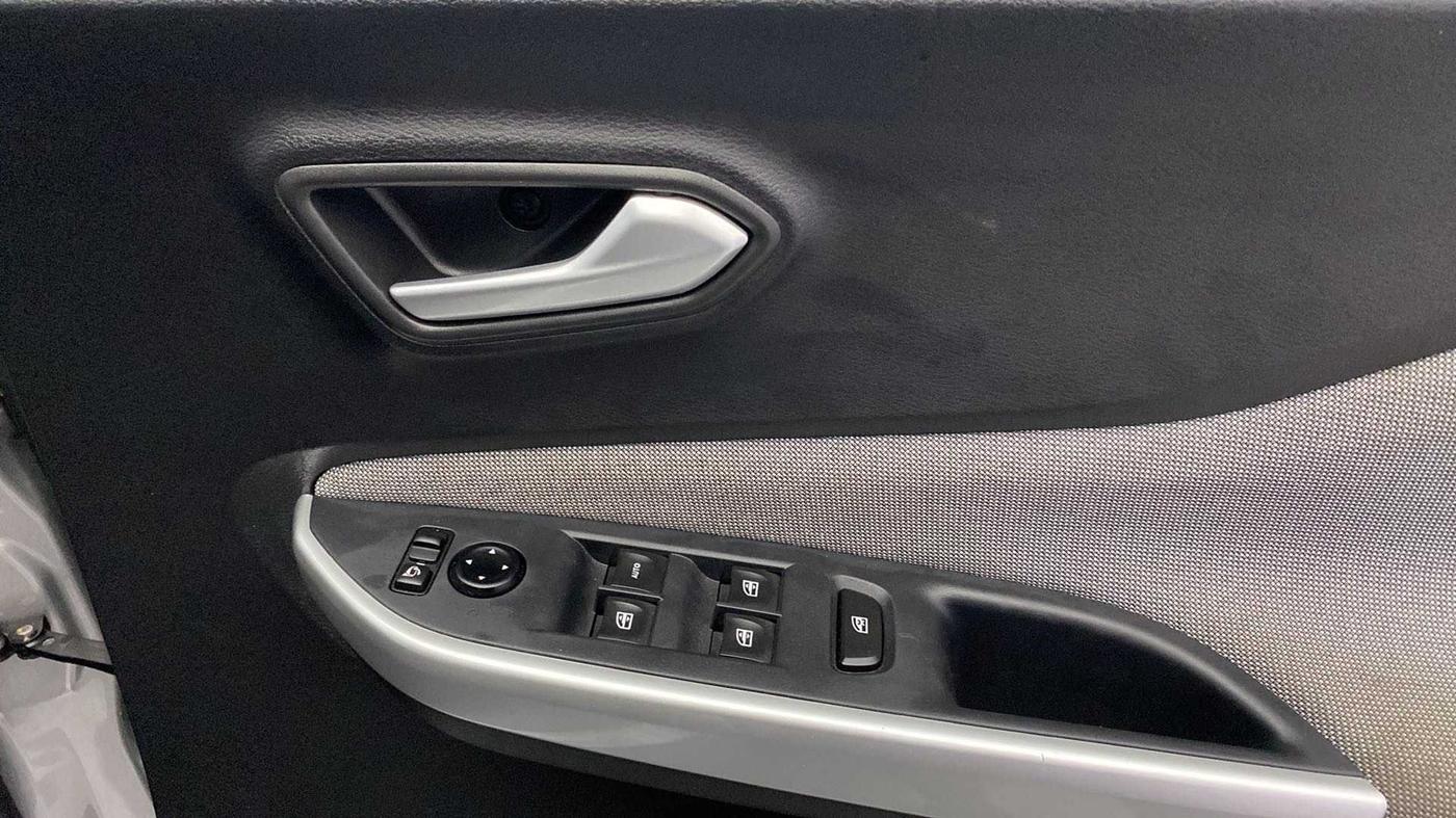 2021 Nissan MAGNITE XV TURBO CVT, Petrol, Automatic, 3,274 km, Driver Side Door Panels Control
