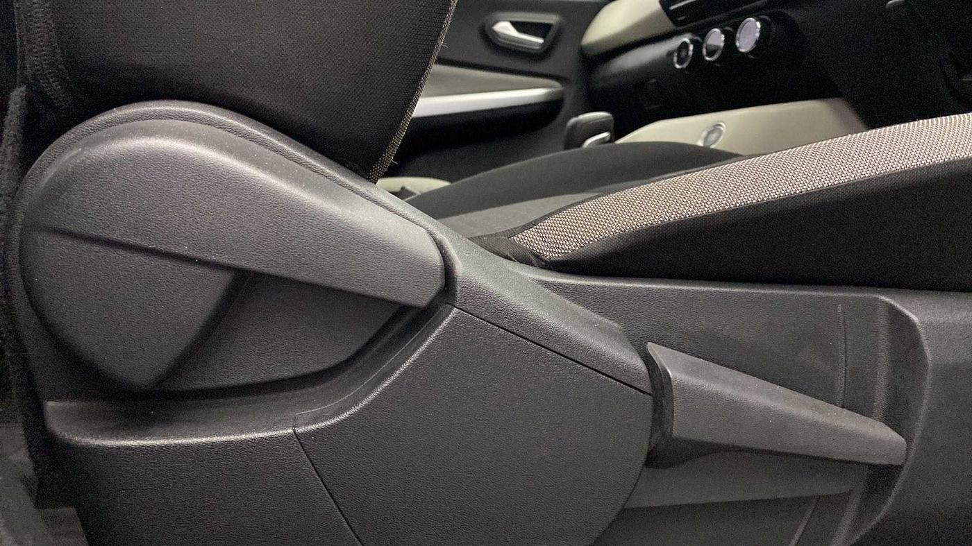 2021 Nissan MAGNITE XV TURBO CVT, Petrol, Automatic, 3,274 km, Driver Side Adjustment Panel