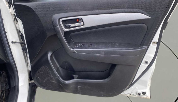 2020 Maruti Vitara Brezza ZXI PLUS AT SHVS, Petrol, Automatic, 39,384 km, Driver Side Door Panels Control