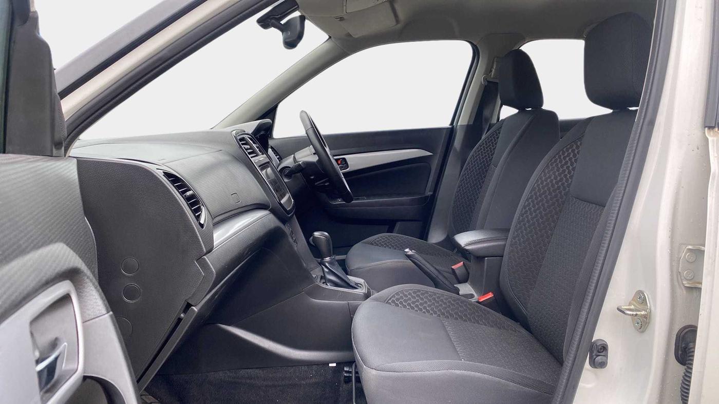 2020 Maruti Vitara Brezza ZXI PLUS AT SHVS, Petrol, Automatic, 39,384 km, Right Side Front Door Cabin