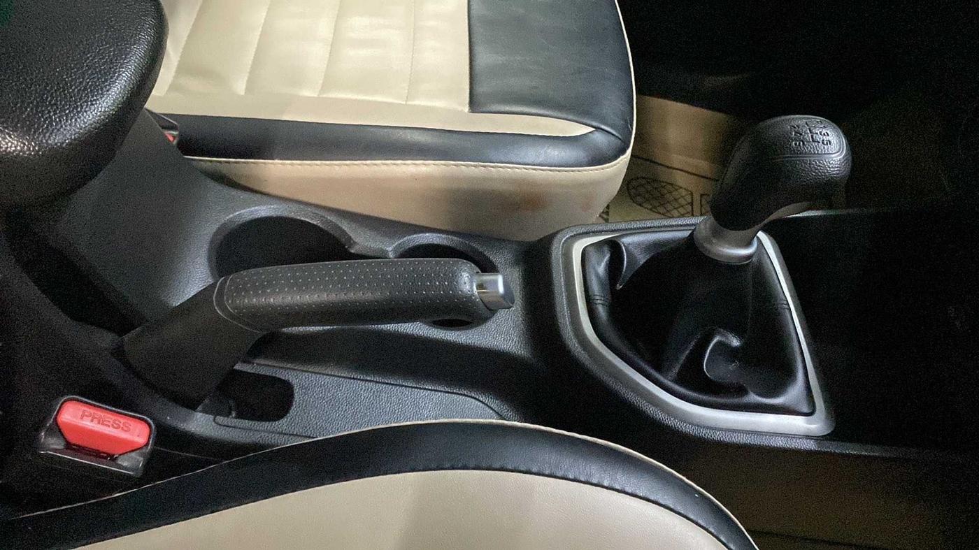 2017 Hyundai Creta E PLUS 1.6 PETROL, Petrol, Manual, 37,301 km, Gear Lever