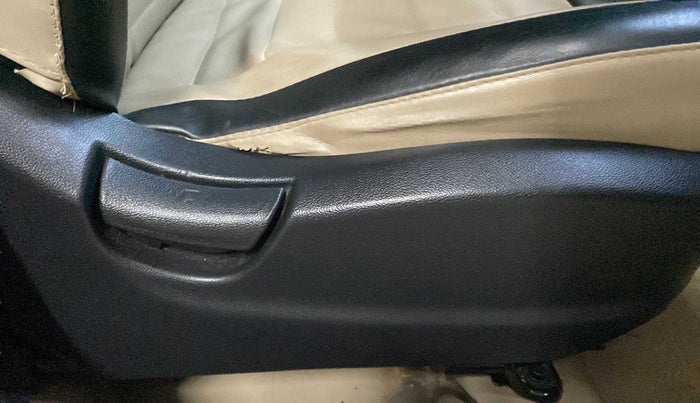 2017 Hyundai Creta E PLUS 1.6 PETROL, Petrol, Manual, 37,301 km, Driver Side Adjustment Panel