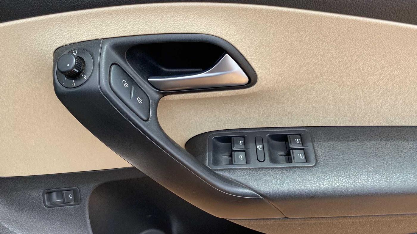 2019 Volkswagen Vento HIGHLINE PLUS 1.2 AT 16 ALLOY, Petrol, Automatic, 41,272 km, Driver Side Door Panels Control