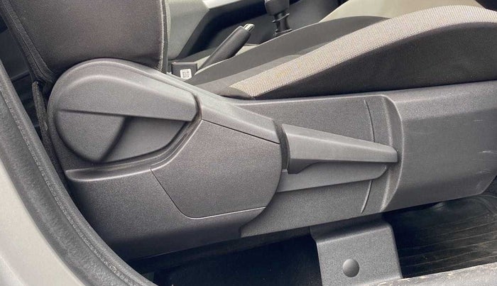 2022 Nissan MAGNITE XV EXECUTIVE, Petrol, Manual, 4,473 km, Driver Side Adjustment Panel