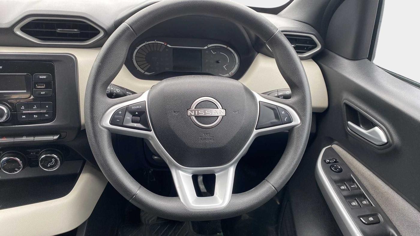 2022 Nissan MAGNITE XV EXECUTIVE, Petrol, Manual, 4,473 km, Steering Wheel Close Up