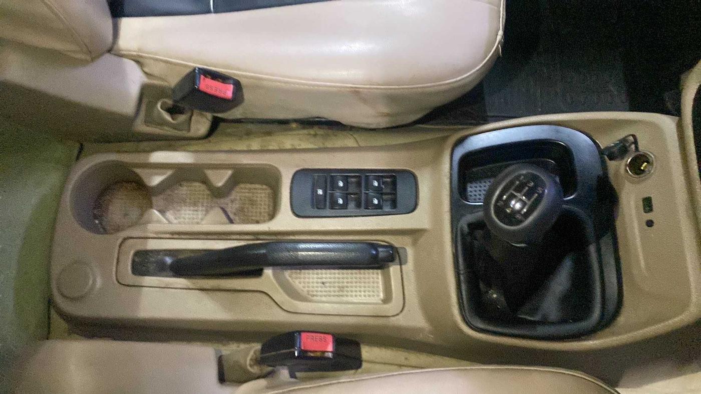 2018 Mahindra TUV300 T6 PLUS, Diesel, Manual, 45,368 km, Gear Lever