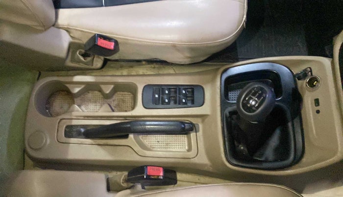 2018 Mahindra TUV300 T6 PLUS, Diesel, Manual, 45,368 km, Gear Lever