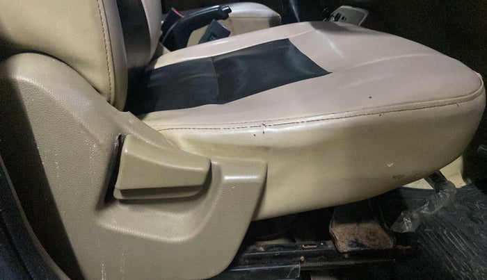 2018 Mahindra TUV300 T6 PLUS, Diesel, Manual, 45,368 km, Driver Side Adjustment Panel