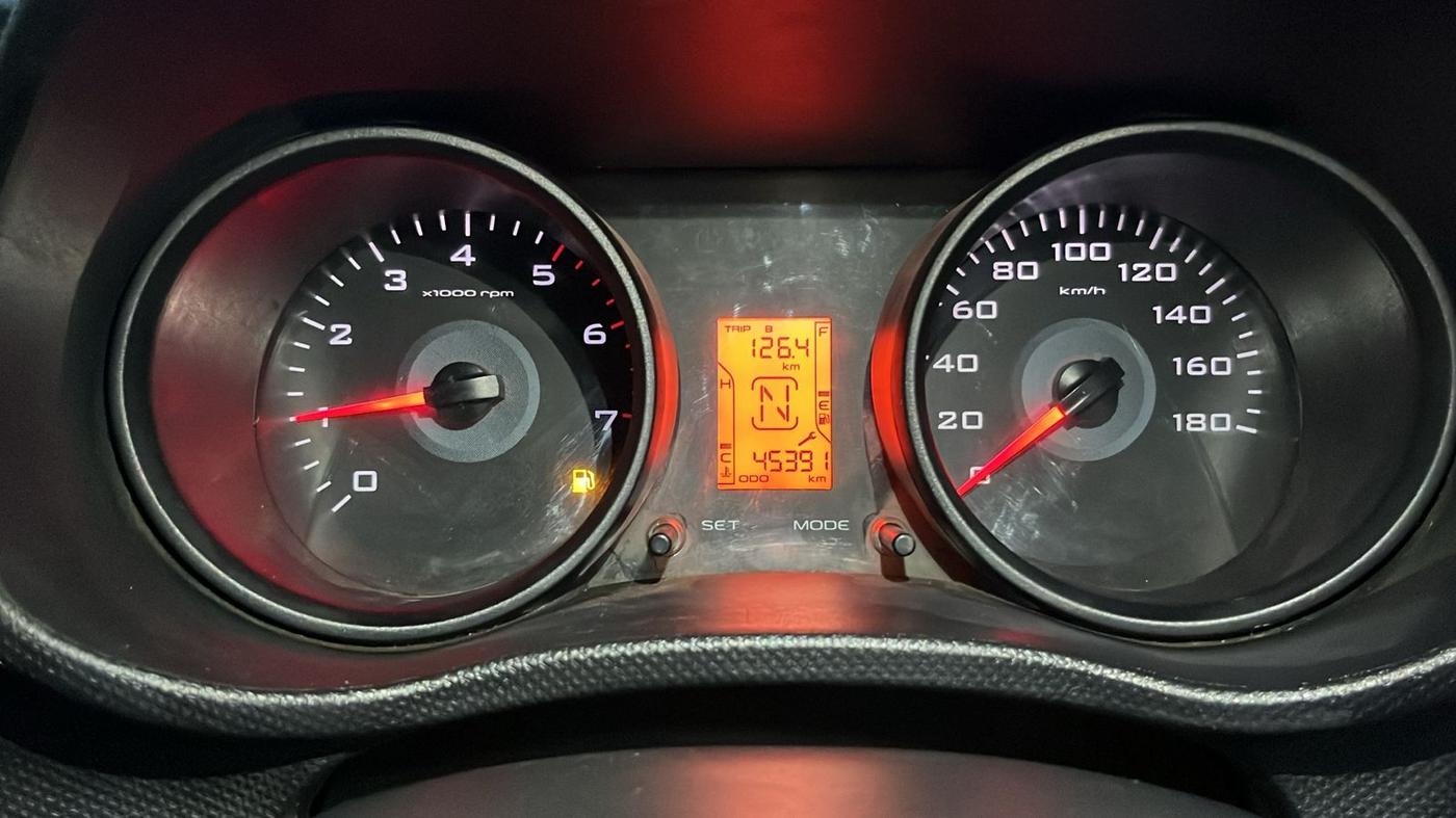 2018 Mahindra TUV300 T6 PLUS, Diesel, Manual, 45,368 km, Odometer Image