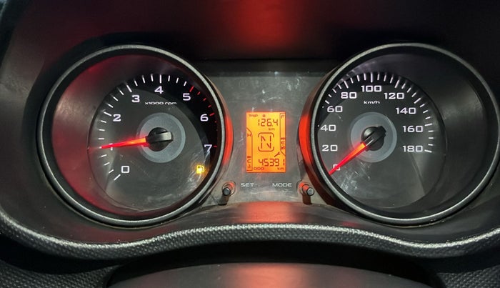 2018 Mahindra TUV300 T6 PLUS, Diesel, Manual, 45,368 km, Odometer Image
