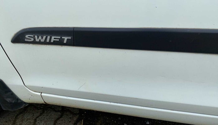 2016 Maruti Swift VXI, Petrol, Manual, 52,736 km, Front passenger door - Minor scratches
