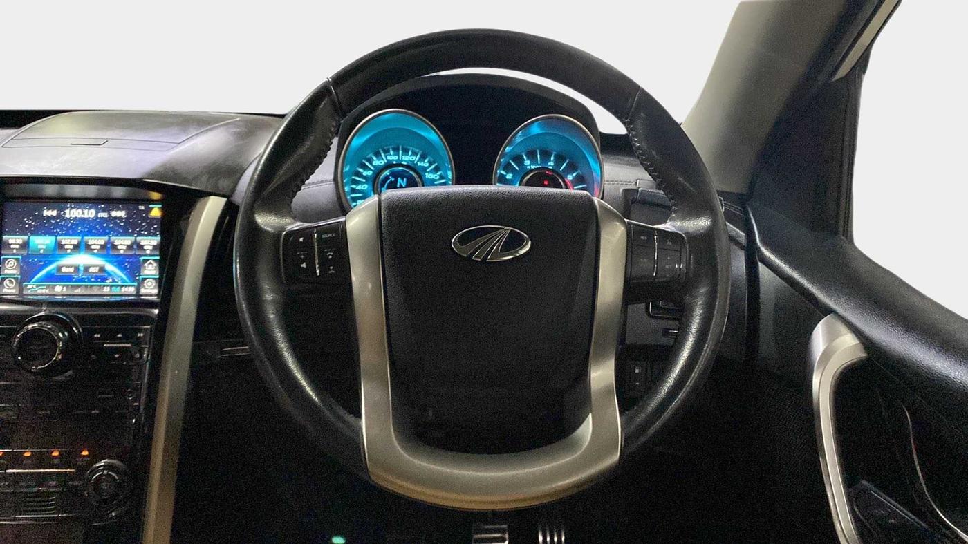 2018 Mahindra XUV500 W11 (O) AWD, Diesel, Manual, 76,444 km, Steering Wheel Close Up