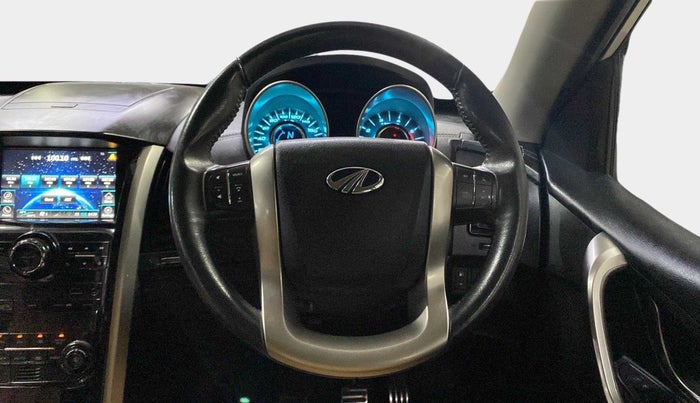 2018 Mahindra XUV500 W11 (O) AWD, Diesel, Manual, 76,444 km, Steering Wheel Close Up