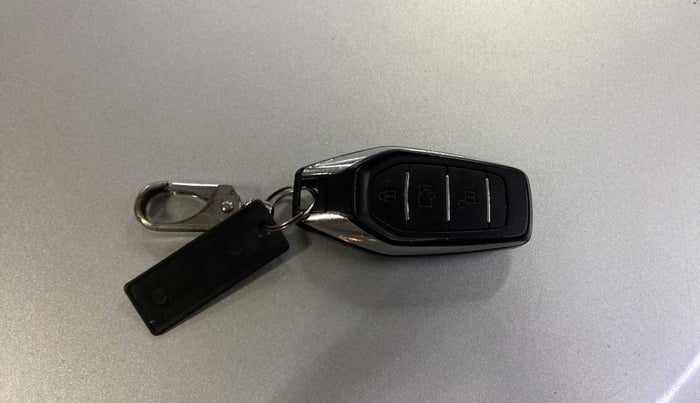 2018 Mahindra XUV500 W11 (O) AWD, Diesel, Manual, 76,444 km, Key Close Up