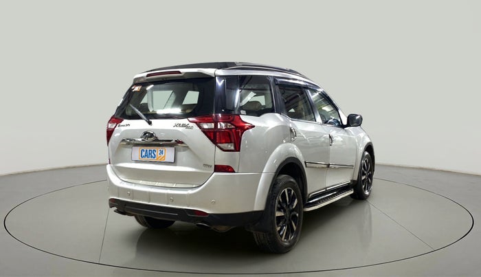 2018 Mahindra XUV500 W11 (O) AWD, Diesel, Manual, 76,444 km, Right Back Diagonal