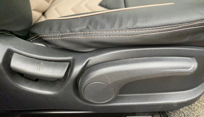 2019 Hyundai Elite i20 ASTA (O) CVT, Petrol, Automatic, 45,990 km, Driver Side Adjustment Panel