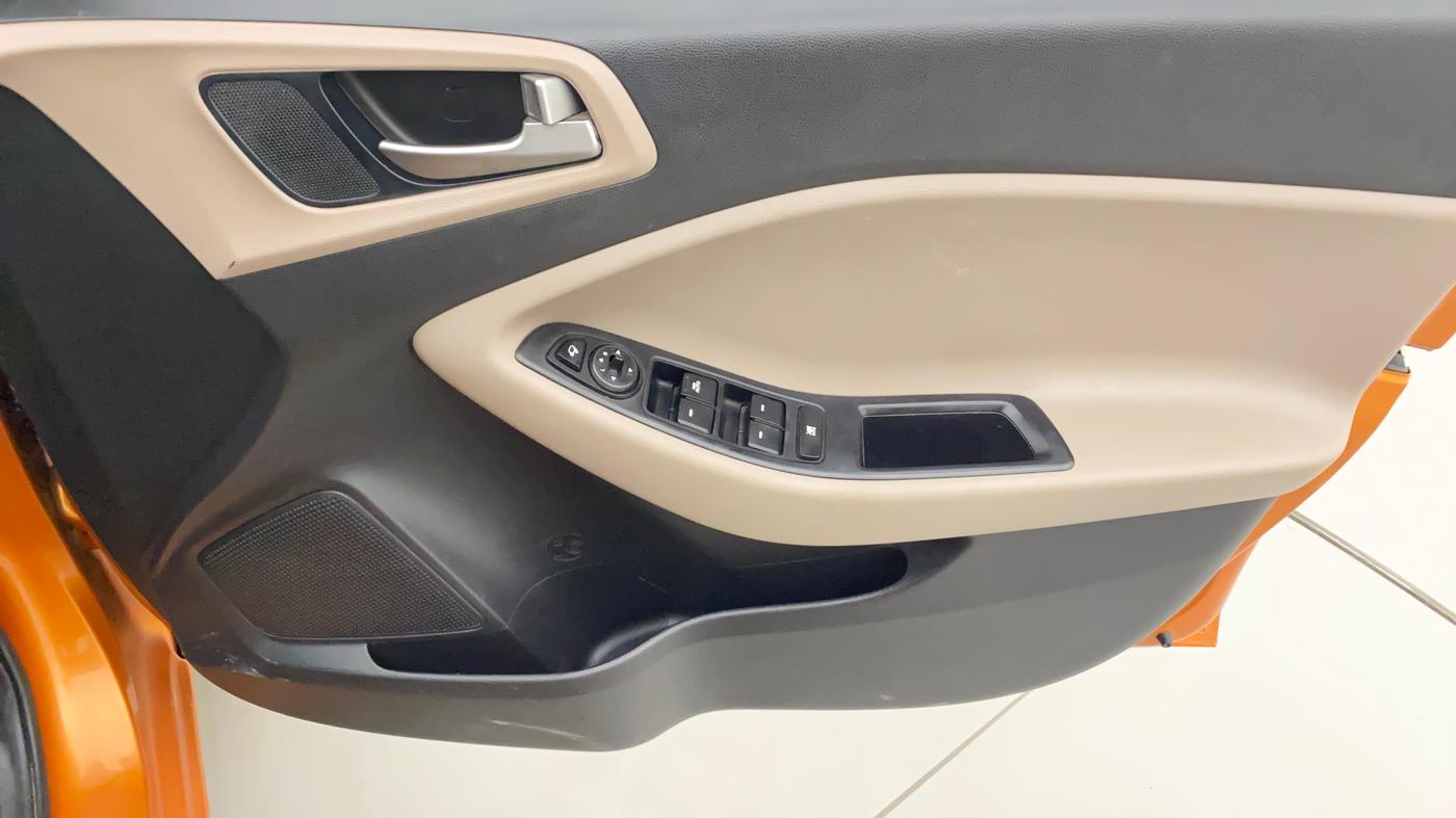 2019 Hyundai Elite i20 ASTA (O) CVT, Petrol, Automatic, 45,990 km, Driver Side Door Panels Control