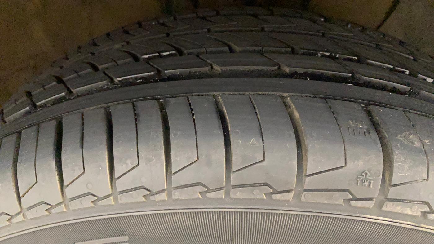 2019 Hyundai Elite i20 ASTA (O) CVT, Petrol, Automatic, 45,990 km, Right Front Tyre Tread