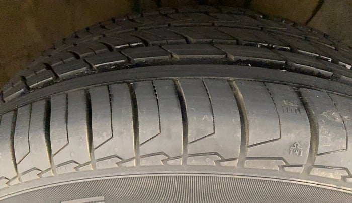 2019 Hyundai Elite i20 ASTA (O) CVT, Petrol, Automatic, 45,990 km, Right Front Tyre Tread