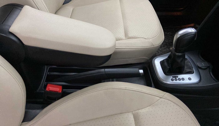 2019 Volkswagen Vento HIGHLINE PLUS 1.2 AT 16 ALLOY, Petrol, Automatic, 58,446 km, Gear Lever