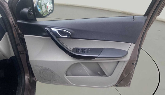 2017 Tata Tiago XZA PETROL, Petrol, Automatic, 54,430 km, Driver Side Door Panels Control