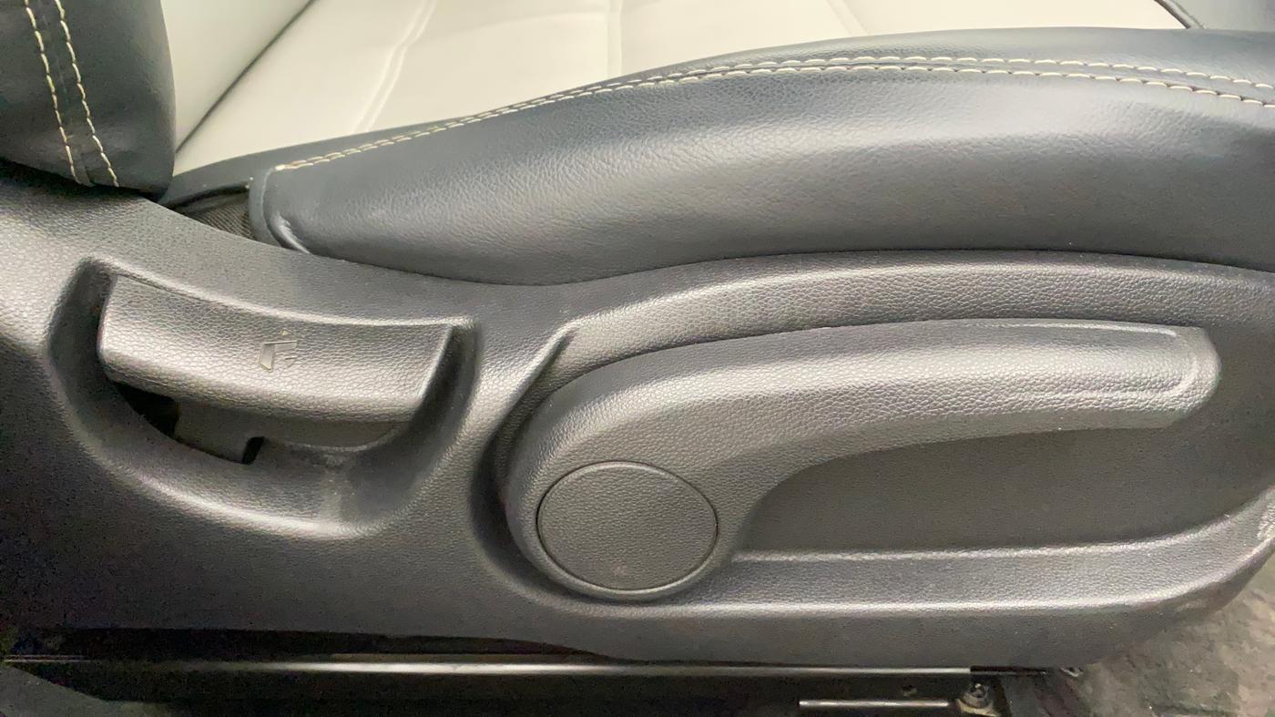 2020 Hyundai Elite i20 SPORTZ PLUS 1.2, Petrol, Manual, 40,065 km, Driver Side Adjustment Panel