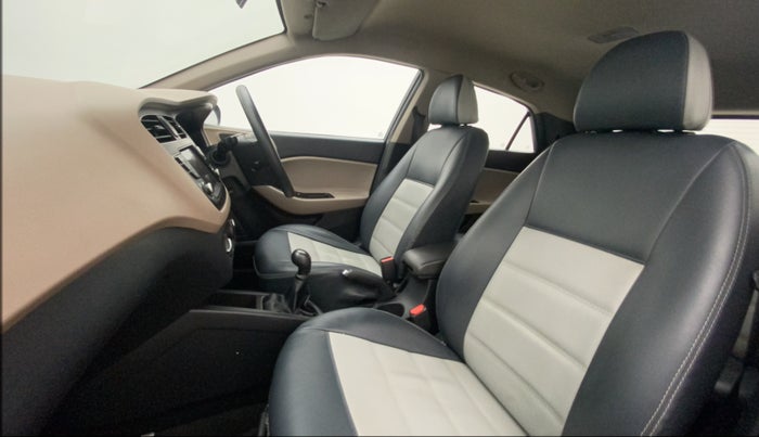 2020 Hyundai Elite i20 SPORTZ PLUS 1.2, Petrol, Manual, 40,065 km, Right Side Front Door Cabin