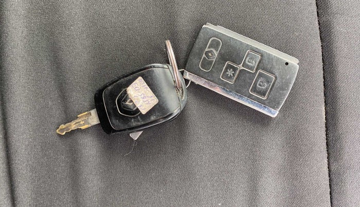 2016 Renault Kwid RXL, Petrol, Manual, 79,243 km, Lock system - Boot door not opening through lever
