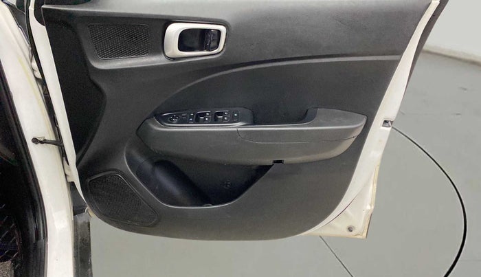 2020 Hyundai VENUE S 1.4 CRDI, Diesel, Manual, 46,446 km, Driver Side Door Panels Control