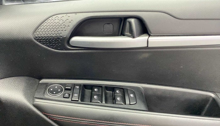 2021 KIA SONET GTX PLUS 1.0 DCT, Petrol, Automatic, 29,798 km, Driver Side Door Panels Control