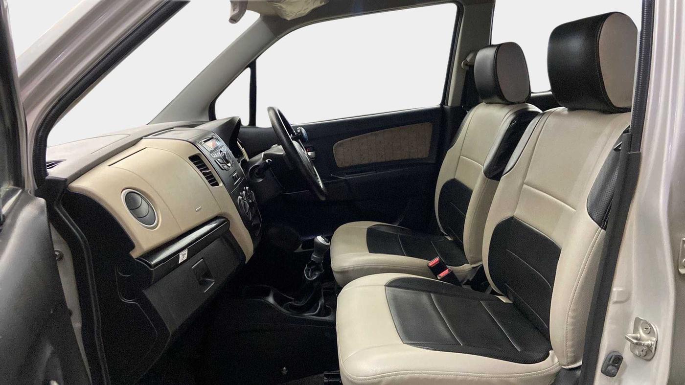 2017 Maruti Wagon R 1.0 VXI, Petrol, Manual, 43,683 km, Right Side Front Door Cabin