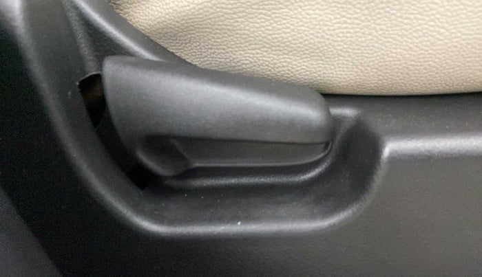 2017 Maruti Wagon R 1.0 VXI, Petrol, Manual, 43,683 km, Driver Side Adjustment Panel