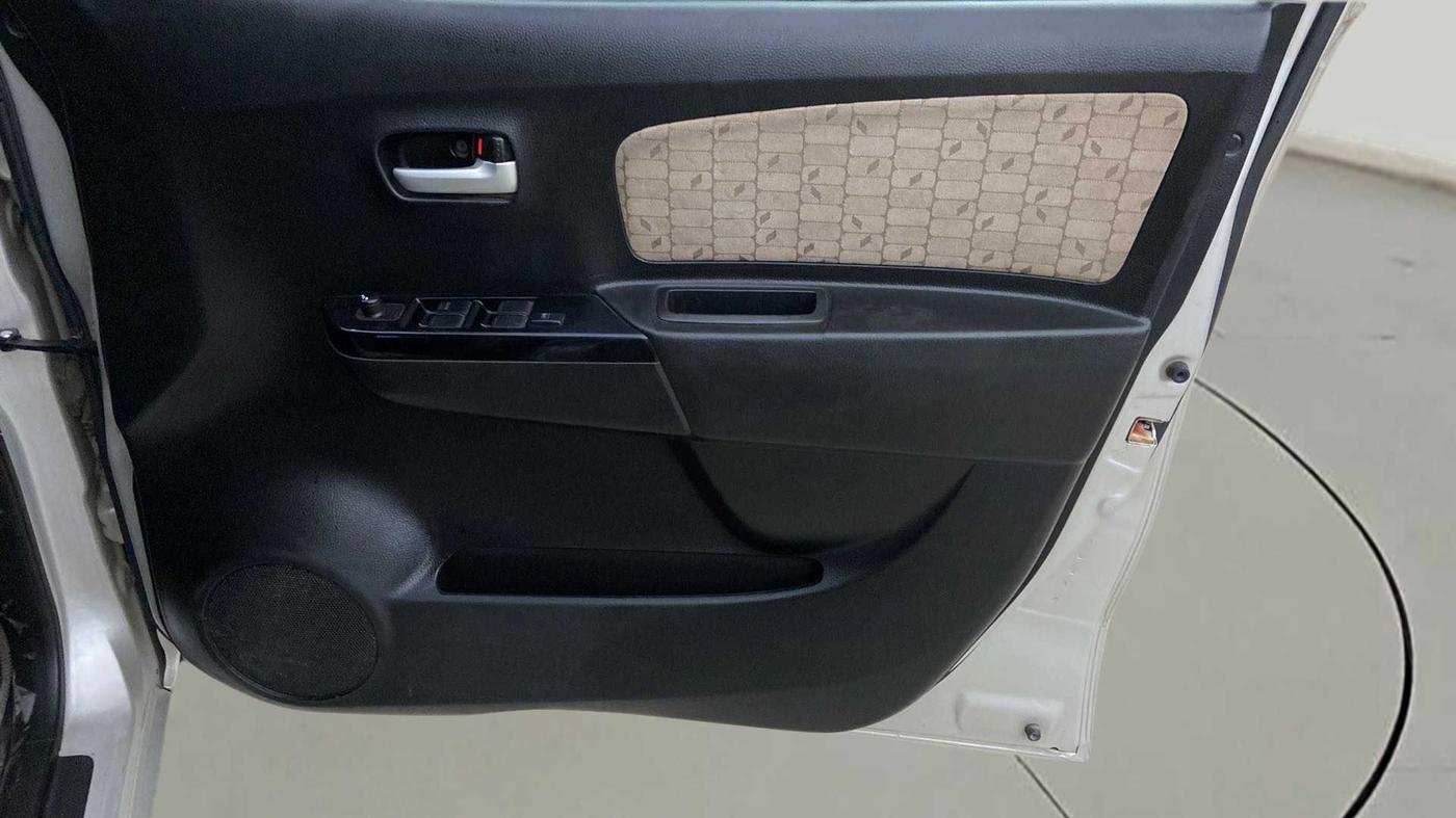 2017 Maruti Wagon R 1.0 VXI, Petrol, Manual, 43,683 km, Driver Side Door Panels Control