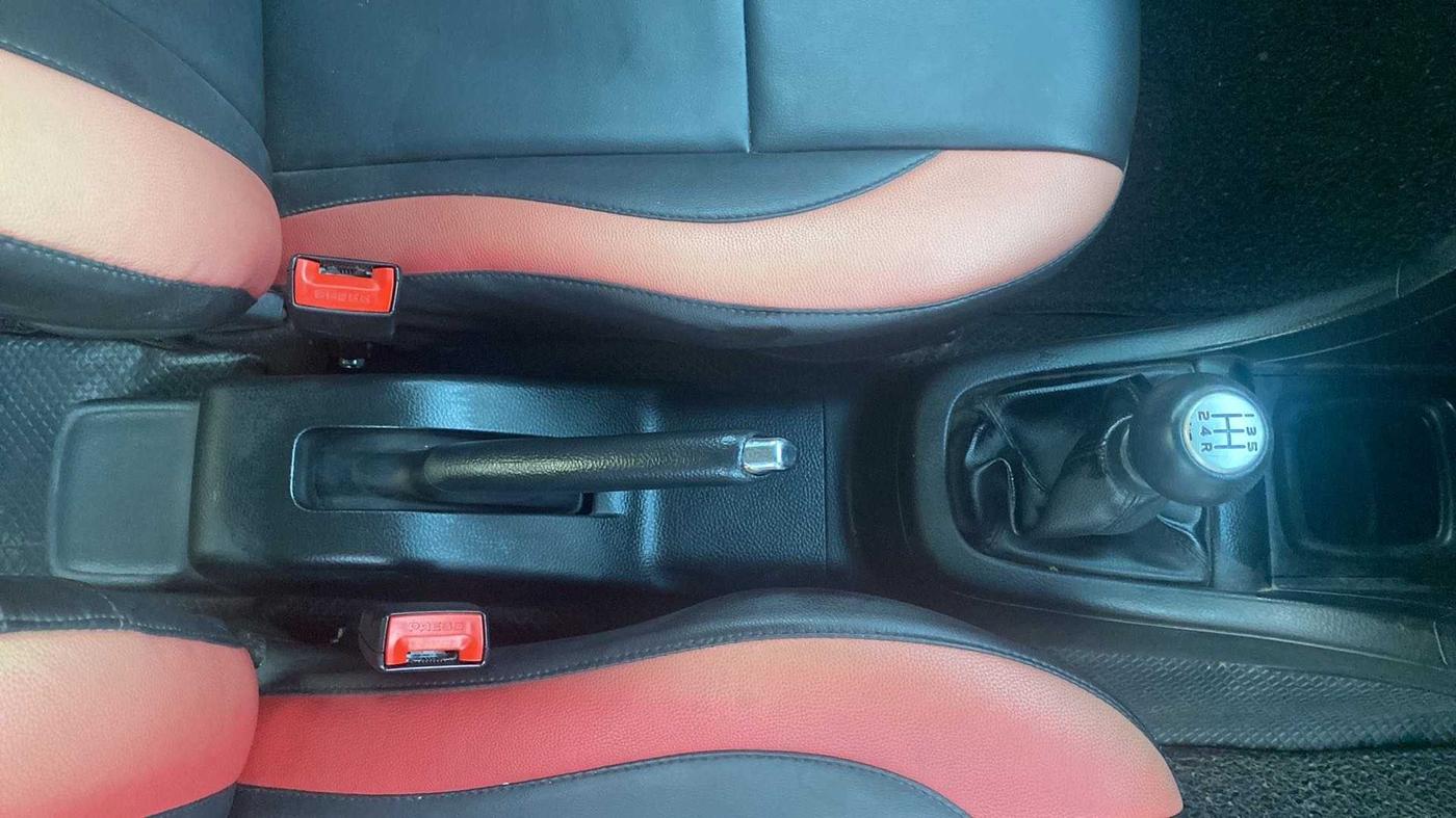 2016 Maruti Swift VXI, Petrol, Manual, 67,598 km, Gear Lever