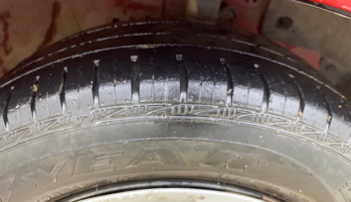 2012 Honda Brio S MT, Petrol, Manual, 97,925 km, Right Front Tyre Tread