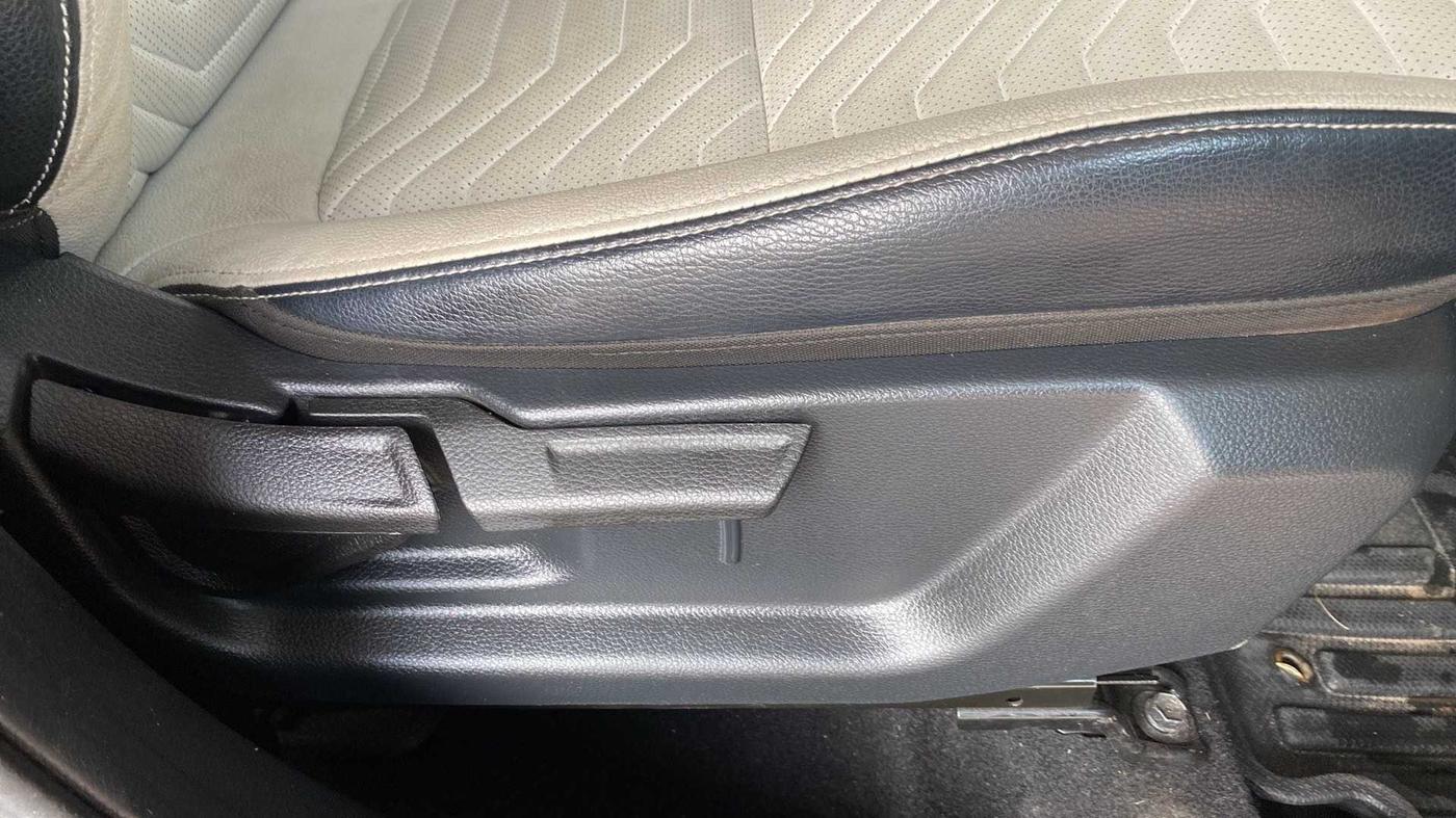 2022 KIA SONET HTX PLUS 1.5, Diesel, Manual, 41,591 km, Driver Side Adjustment Panel