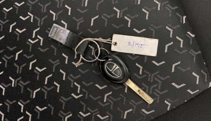 2023 Tata Tiago XE PETROL, Petrol, Manual, 7,441 km, Key Close Up