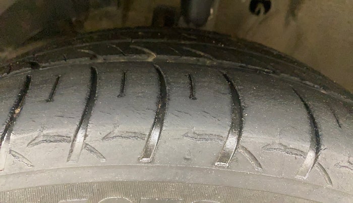 2020 Maruti Baleno ALPHA CVT PETROL 1.2, Petrol, Automatic, 85,909 km, Left Front Tyre Tread