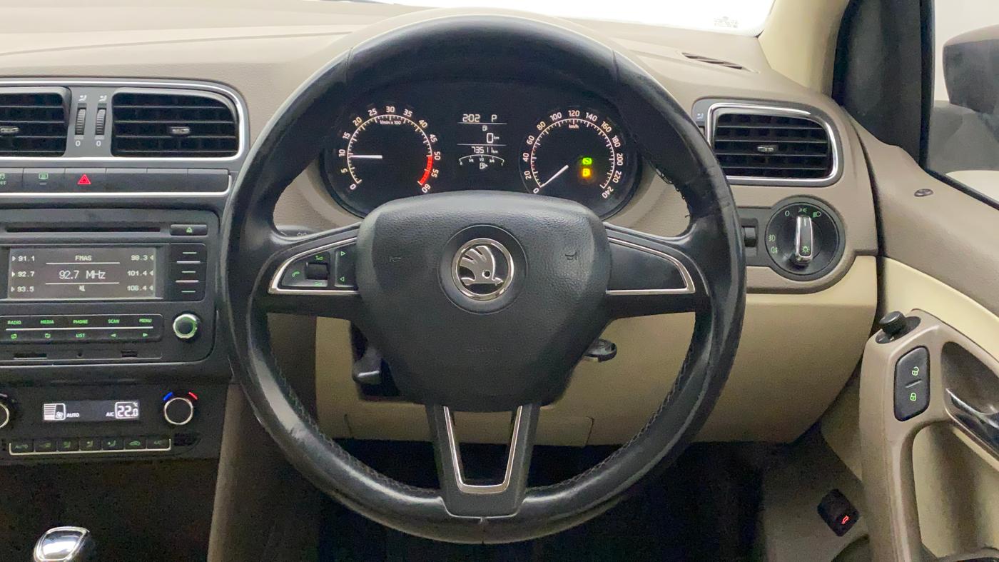 2015 Skoda Rapid 1.5 TDI CR ELEGANCE AT, Diesel, Automatic, 73,609 km, Steering Wheel Close Up