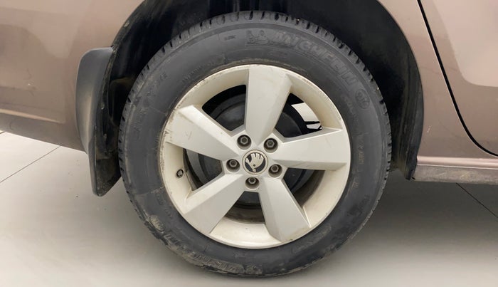 2015 Skoda Rapid 1.5 TDI CR ELEGANCE AT, Diesel, Automatic, 73,609 km, Right Rear Wheel