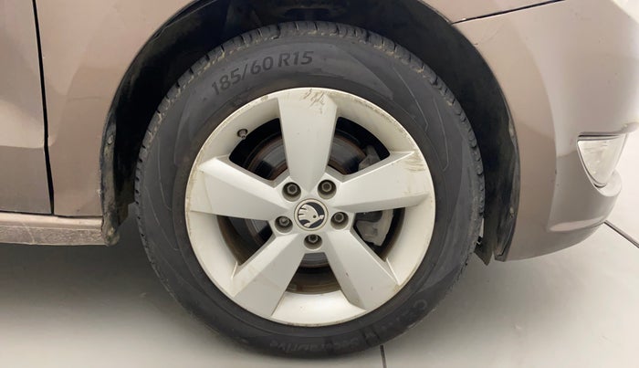 2015 Skoda Rapid 1.5 TDI CR ELEGANCE AT, Diesel, Automatic, 73,609 km, Right Front Wheel