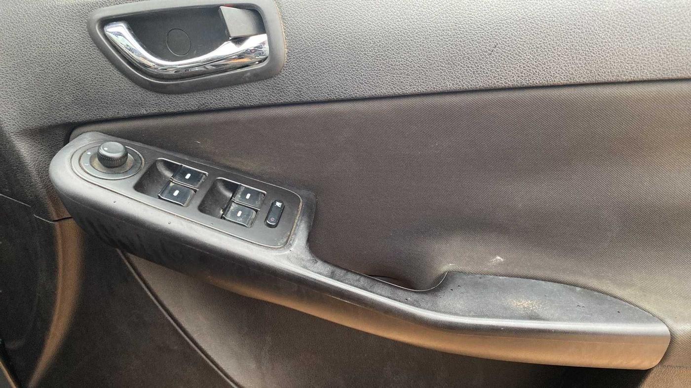 2015 Tata Zest XTA F-TRONIC DIESEL, Diesel, Automatic, 79,684 km, Driver Side Door Panels Control