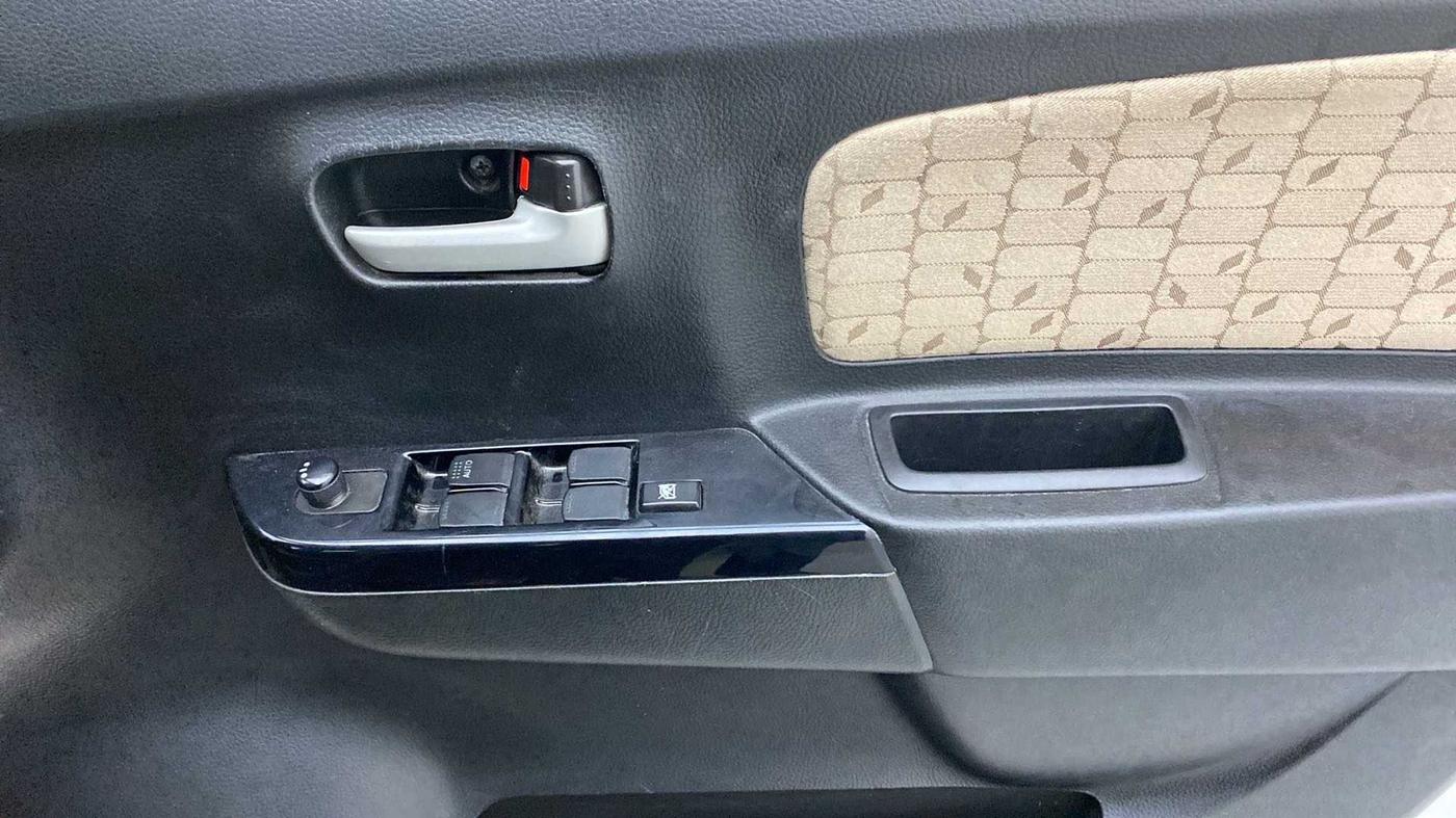 2018 Maruti Wagon R 1.0 VXI OPT, Petrol, Manual, 41,965 km, Driver Side Door Panels Control