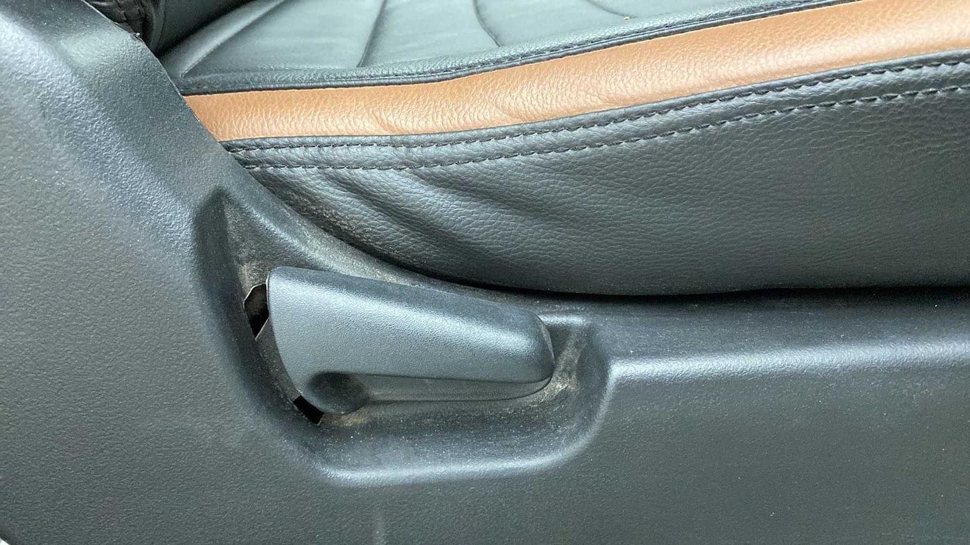 2018 Maruti Wagon R 1.0 VXI OPT, Petrol, Manual, 41,965 km, Driver Side Adjustment Panel