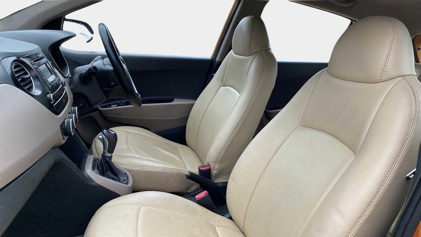 2015 Hyundai Grand i10 ASTA AT 1.2 KAPPA VTVT, Petrol, Automatic, 1,06,313 km, Right Side Front Door Cabin